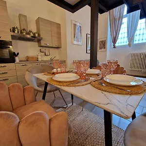  Appartement Regina In Porta Romana 2 - Sky Tv, Wifi E Breakfast Box Italie